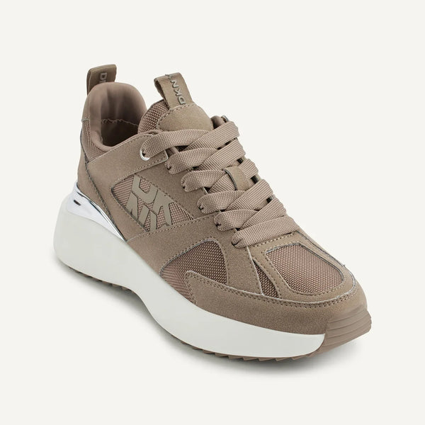 DKNY ZOFIE SNEAKER SIZE 8